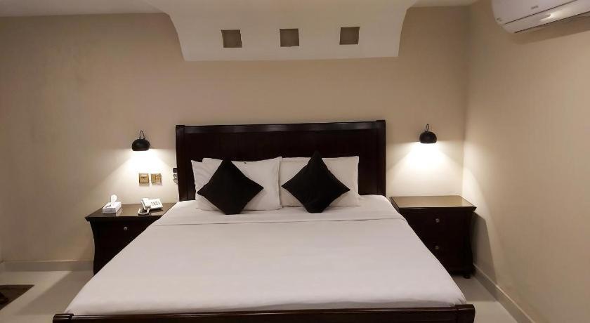 Hotel Mairona Gulberg Lahor Kültér fotó
